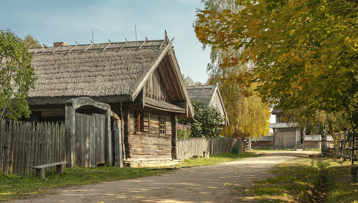 В некоторых селах. Деревня старина, Белоруссия. Старое село сельский дом улица деревня. ДВО деревня в Белоруссии. Деревня старый двор Беларусь.