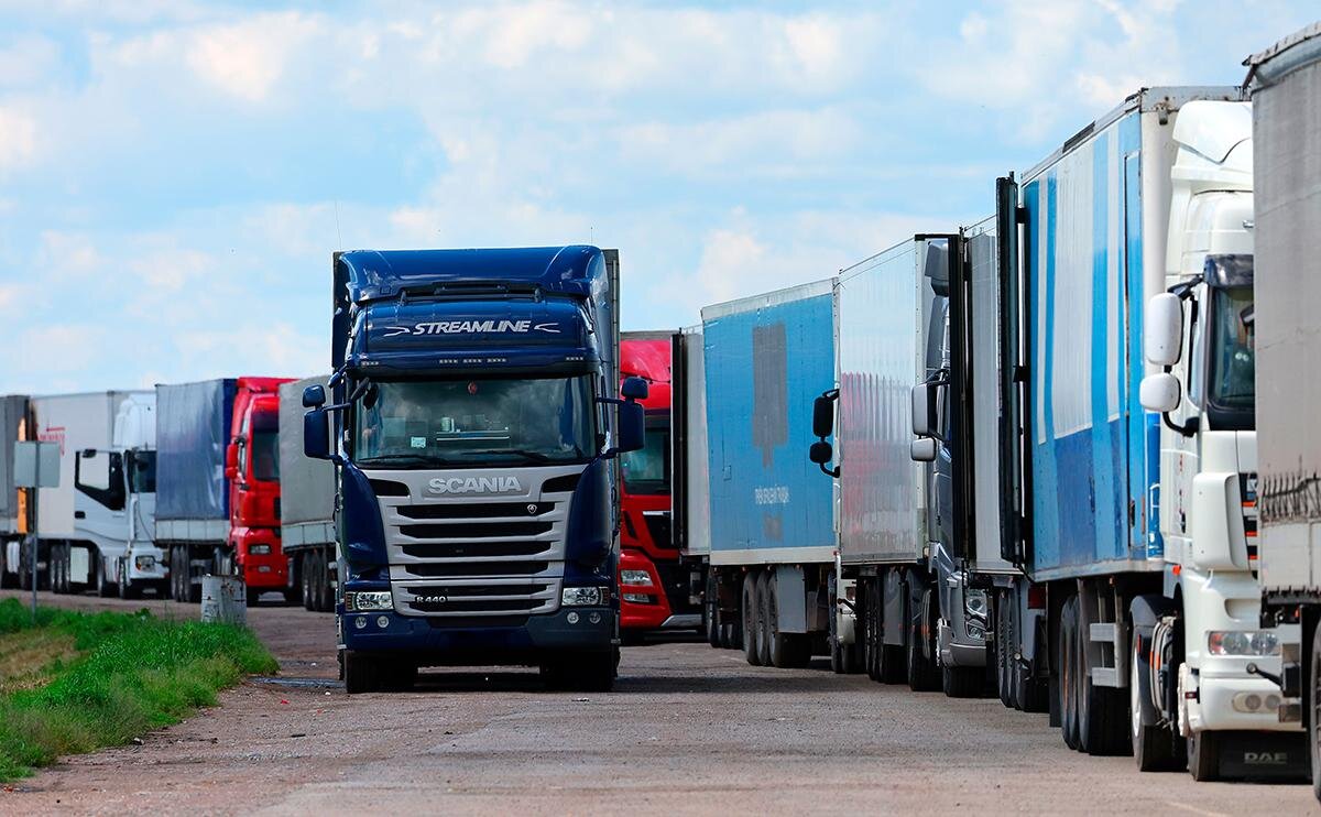 Когда на границе стоит очередь из фур. фото: картинки  яндекса.