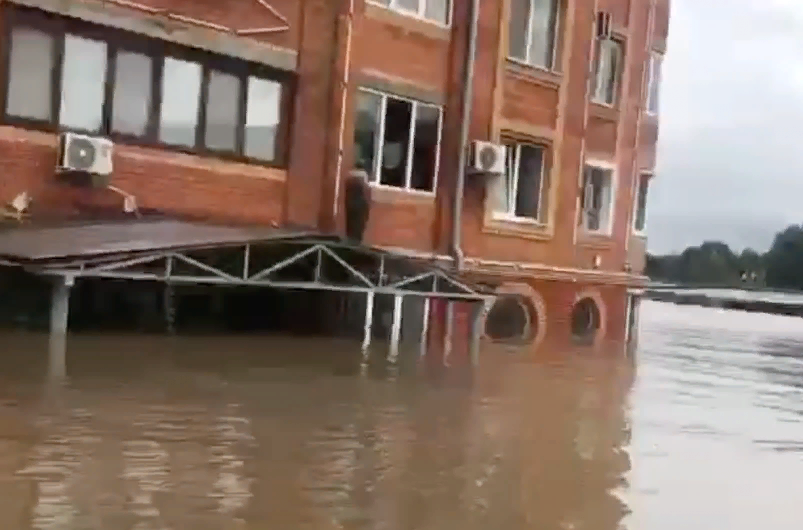 Владивосток потоп. Наводнение в Уссурийске в 2023 году. Уссурийск затопило. Наводнение во Владивостоке 2023. Мощный тайфун тапа