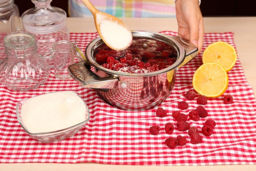    Что поможет при простуде и хронической усталости? Лекарства из сада Фото: Depositphotos