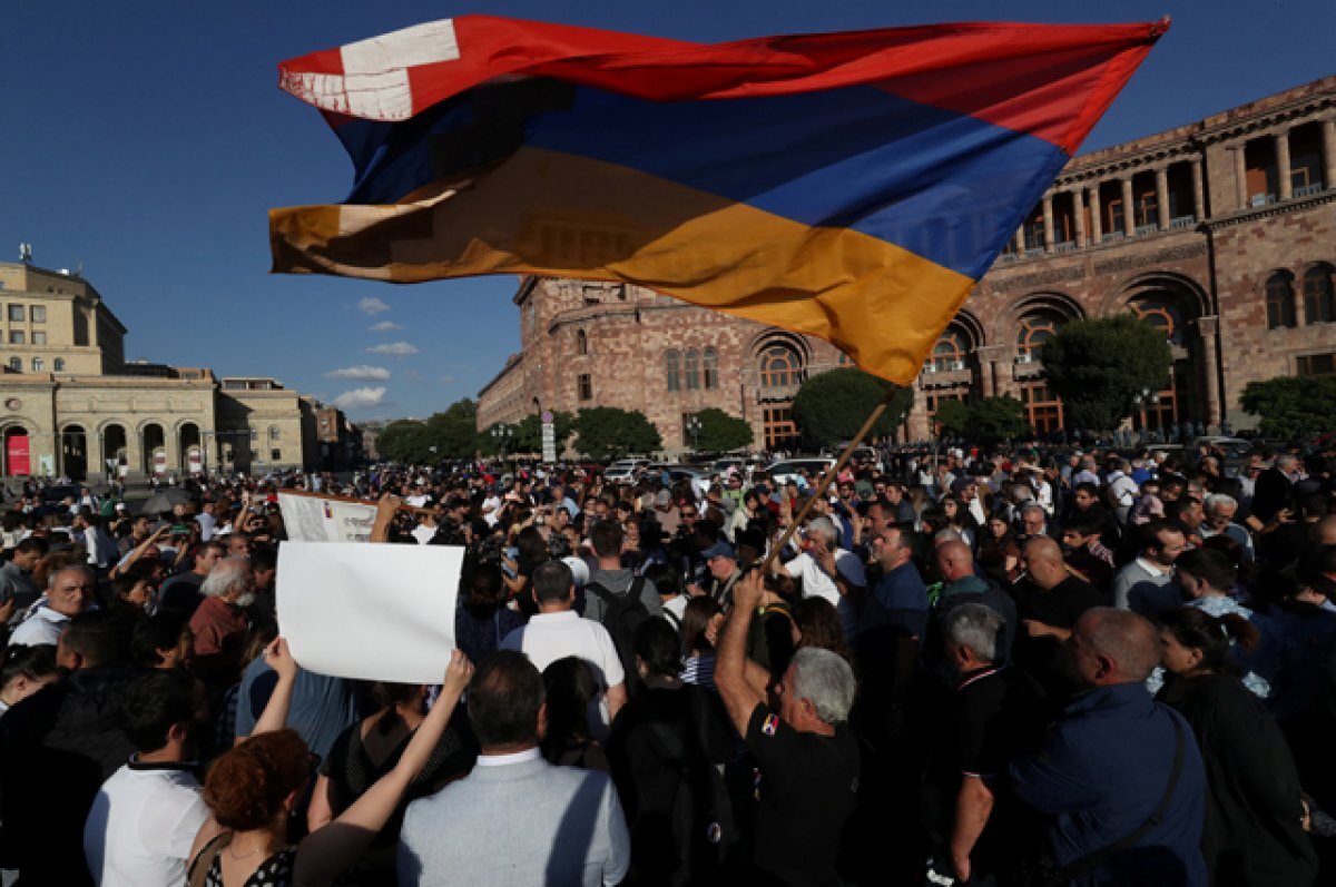    Протестная акция в Ереване с требованием отставки Пашиняна