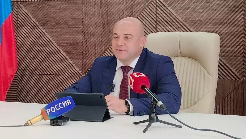     Новый и. о. министра здравоохранения Удмуртии Сергей Багин постарается уделить внимание ремонту крупных больниц в городах республики, поскольку сейчас они «обделены вниманием». Об этом 22 сентября он рассказал журналистам.