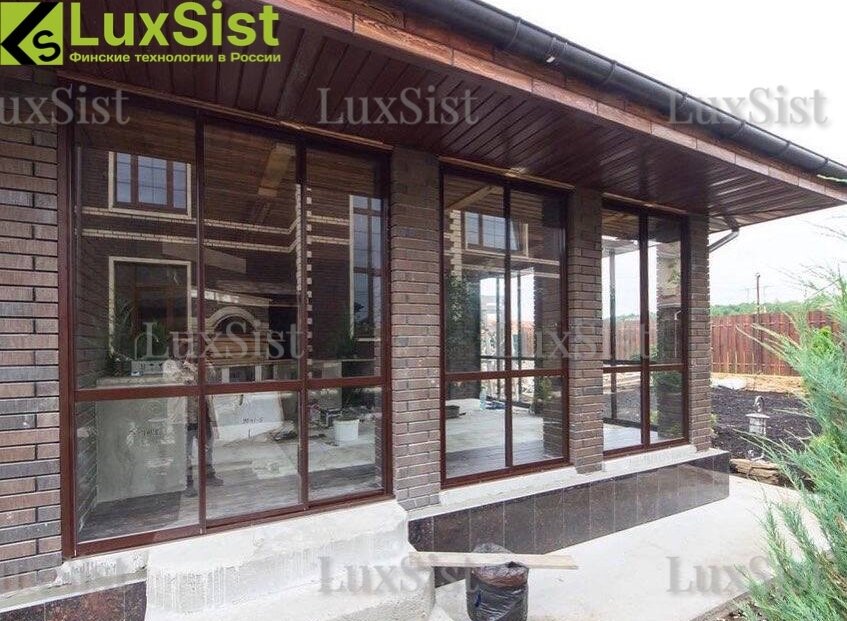 Раздвижное остекление LuxSist на веранде.