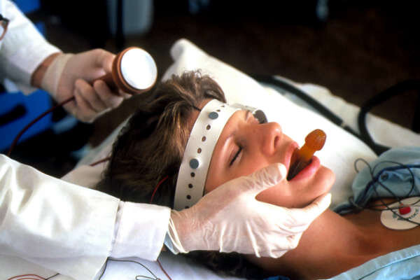 Электросудорожная терапия может стать последним шансом многих пациентов на нормальную жизнь