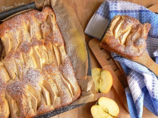 🥮 Заливной пирог с яблоками на молоке — рецепт с фото