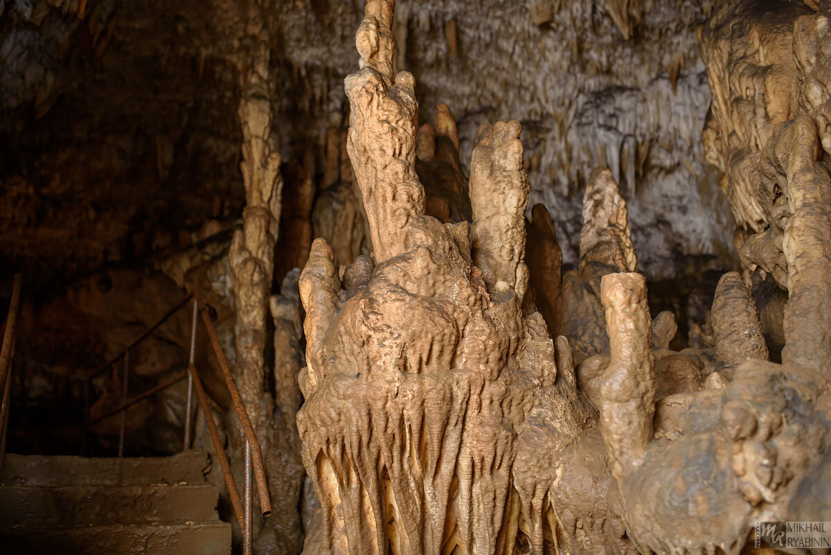 Закрытая пещера Навенахеви