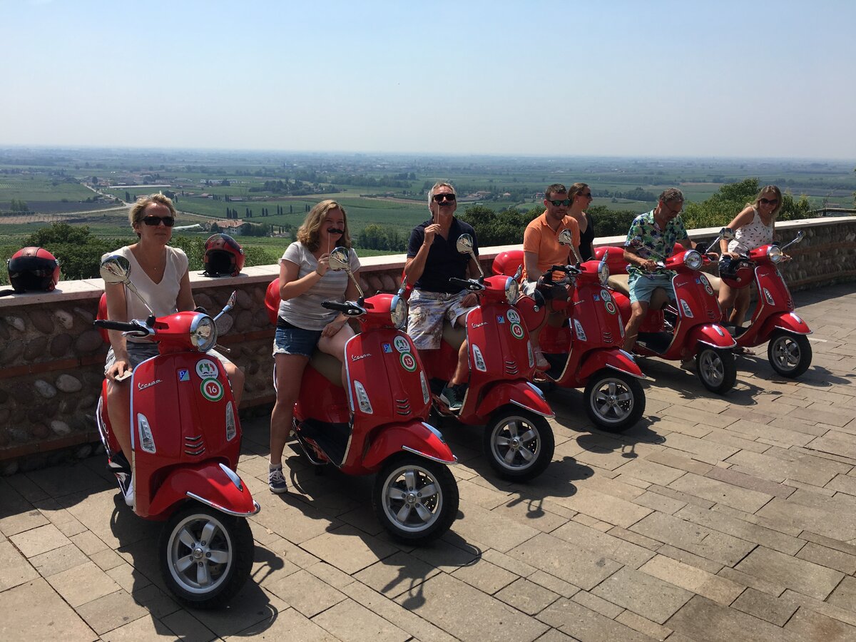 Это мои клиенты в деревеньке Custoza.