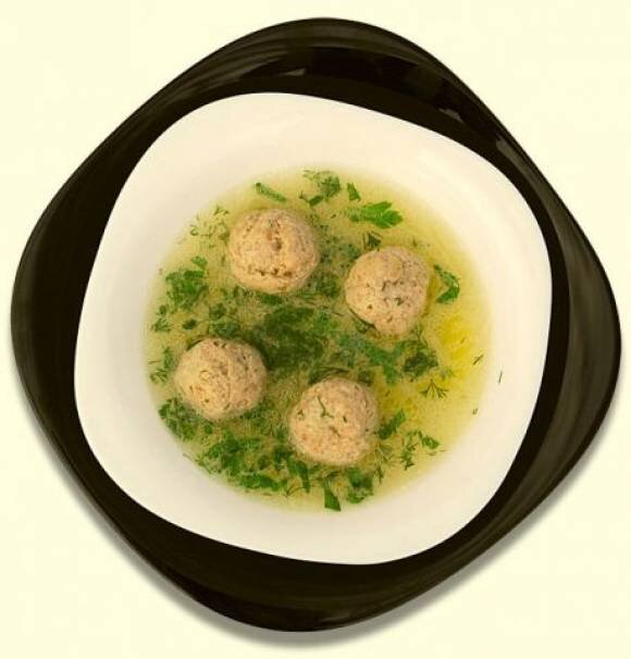 Куриный бульон с фрикадельками
