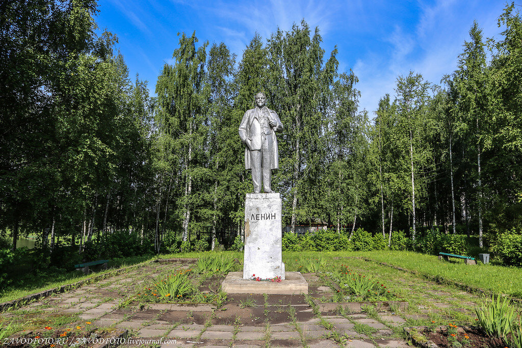 Памятники в вытегре. Памятник Ленину в Вытегре. Вытегра достопримечательности. Вытегра памятник солдату.