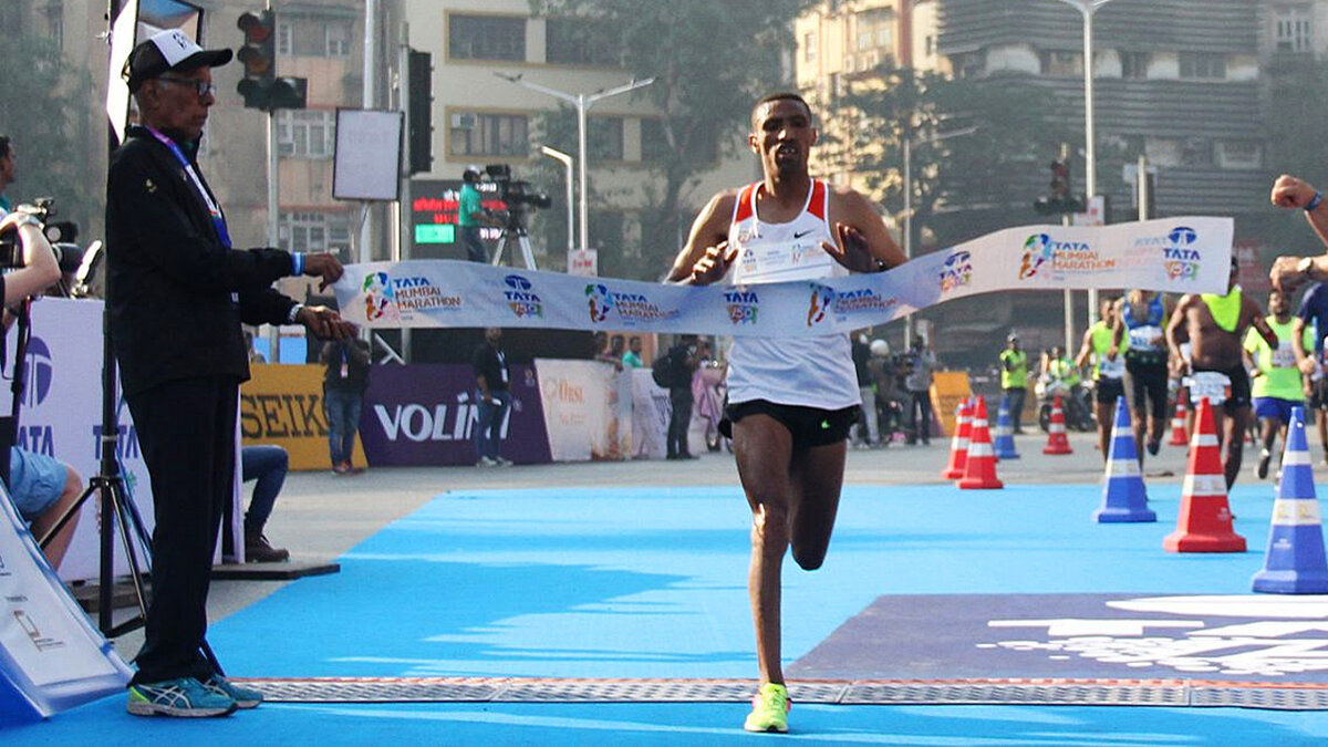 Соломон Дексиса — победитель Мумбайского марафона. Фото: athletics-africa.com