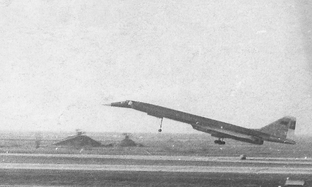 Весна 1975 года. Снимал отец Даниила с другом... Регулярные полеты на Ту-144 были с 1 ноября 1977 года - по 1 июня 1978 года. 
К прочей информации - http://max-sky.livejournal.com/3935.html стоит добавить еще выяснившиеся обстоятельства... Первые полеты в Алмату на посадке сопровождали МИГи. Из-за дефицита топлива был и такой случай, что в аэропорту сразу стояло три штуки Ту-144... 
На фото ССССР-77106 - прилетал в заводской грунтовке (зеленоватой) и даже пол в салоне не везде был дособран... Выпущен в 1974 г. Данный борт - первый Ту-144, использовавшийся для регулярных почтовых и грузовых перевозок. 26 декабря 1975 - первый технический рейс Москва-Алма-Ата. 29 февраля 1980 перегнан в музей ВВС в Монино, выполнил посадку на грунтовом аэродроме! 

