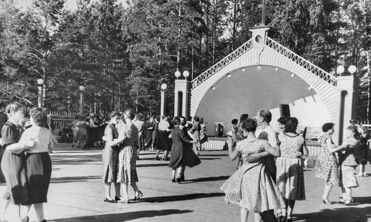 Обычный советский танцевальный вечер.