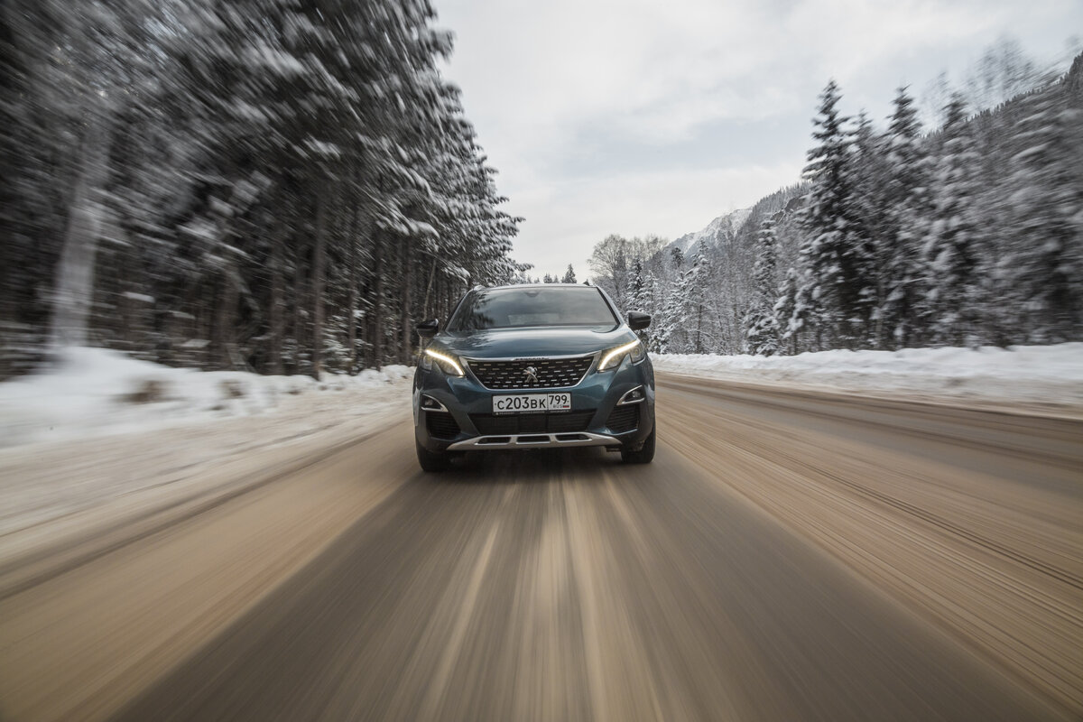 Peugeot 5008 для России производится во Франции, в городе Ренн. Габариты (ДхШхВ) - 4641х1844х1640. Угол въезда - 19 градусов, угол съезда - 28 градусов. Объем топливного бака 56 литров. 
