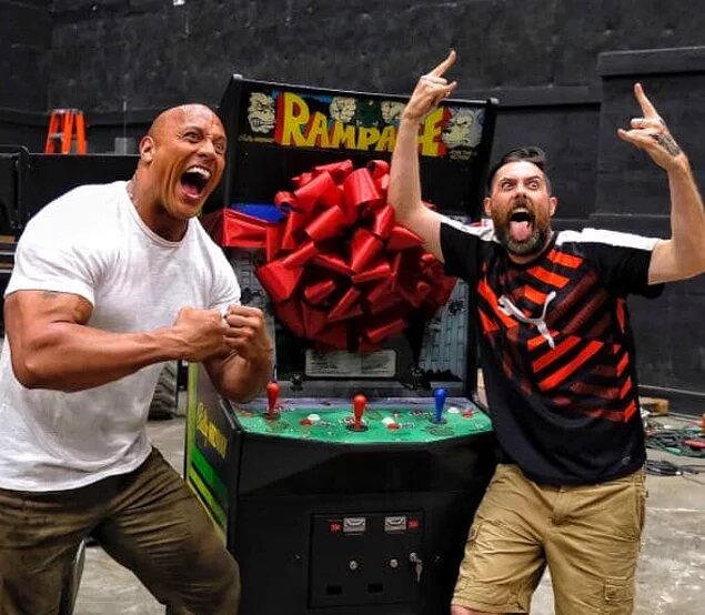 Они могут делать посты в одно и то же время в разных соцсетях и в неограниченном количестве. Эти люди зарабатывают кругленькие суммы, а для таких профессий существует даже свой рынок.