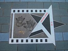 Звезда Джеки Чана на Аллее Звёзд в ГолливудеЗвезда Джеки Чана на Аллее Звёзд в Гонконге