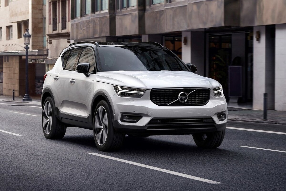 VOLVO XC40