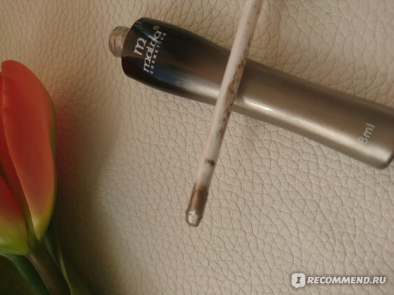 Аппликатор лопаточкой, довольно широкий и набирает слишком большое количество продукта.