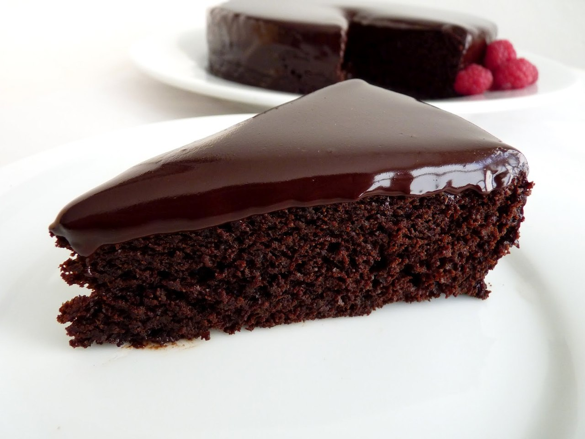 Торт с жидким шоколадом сверху