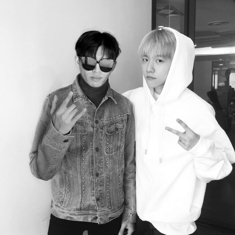 Бэкхён и бренд-директор Privé.