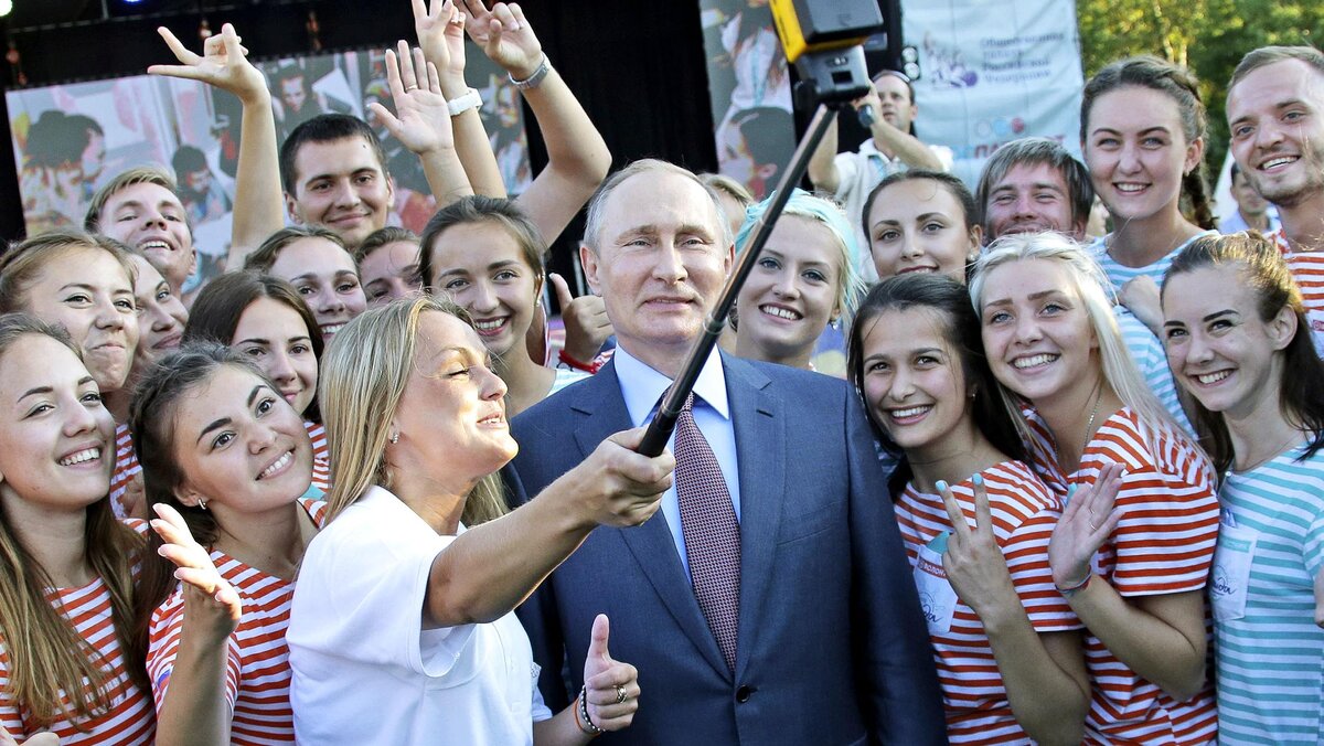 Одни и теже люди на фото с путиным