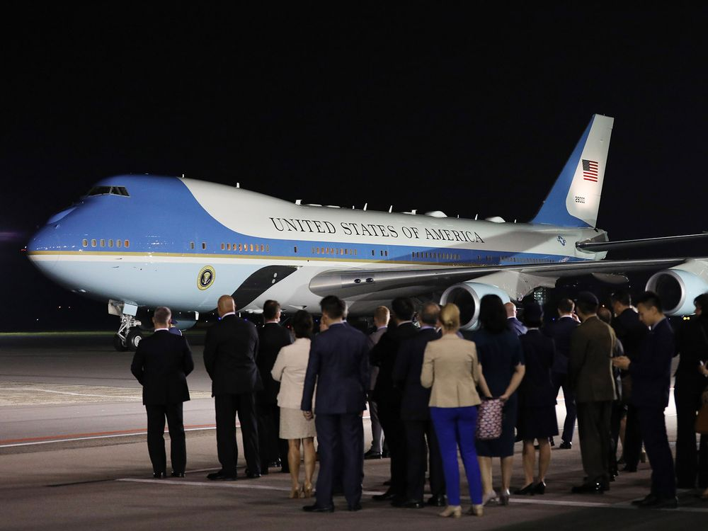 Борт номер 1. Президентский Боинг 747. Самолет Боинг 747 президента США. Борт номер 1 президента США. Боинг 747 салон президента.