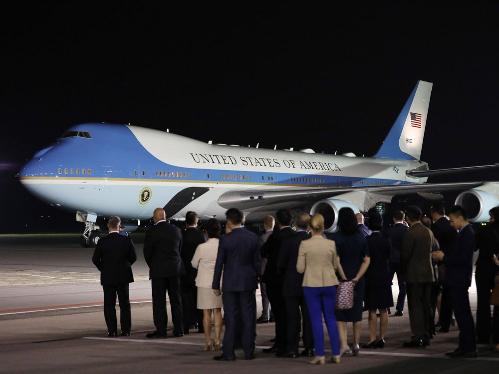 Борт номер один. Президентский Боинг 747. Самолет Боинг 747 президента США. Борт номер 1 президента США. Боинг 747 салон президента