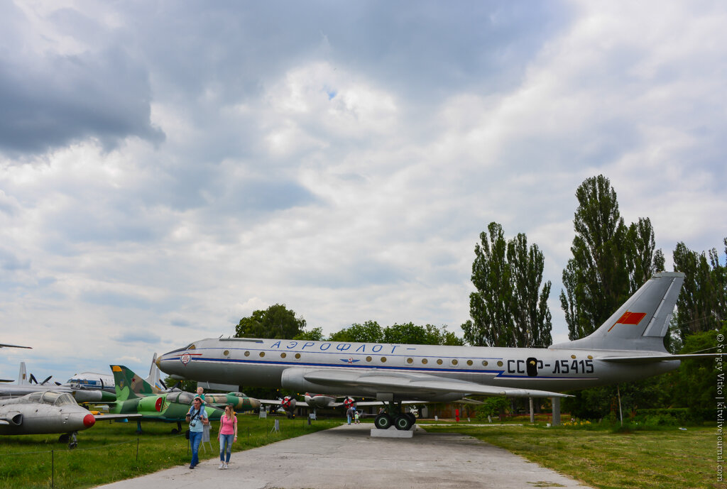 01. Честно я не ожидал такого изобилия экспонатов, да еще каких! "Сто четвертый" - здесь один из первых летных экземпляров (серийный номер 01-01) первого в СССР реактивного пассажирского самолета. Конкретно этот самолет построен на Харьковском авиазаводе в 1956 году. По слухам он же открыл постоянную пассажирскую линию Внуково - Тбилиси в 22 сентября 1956 года. А потом был приписан к Климу Ворошилову. Кроме того, это старейший из сохранившихся экземпляров.  Жаль только что внутрь не пускают.

