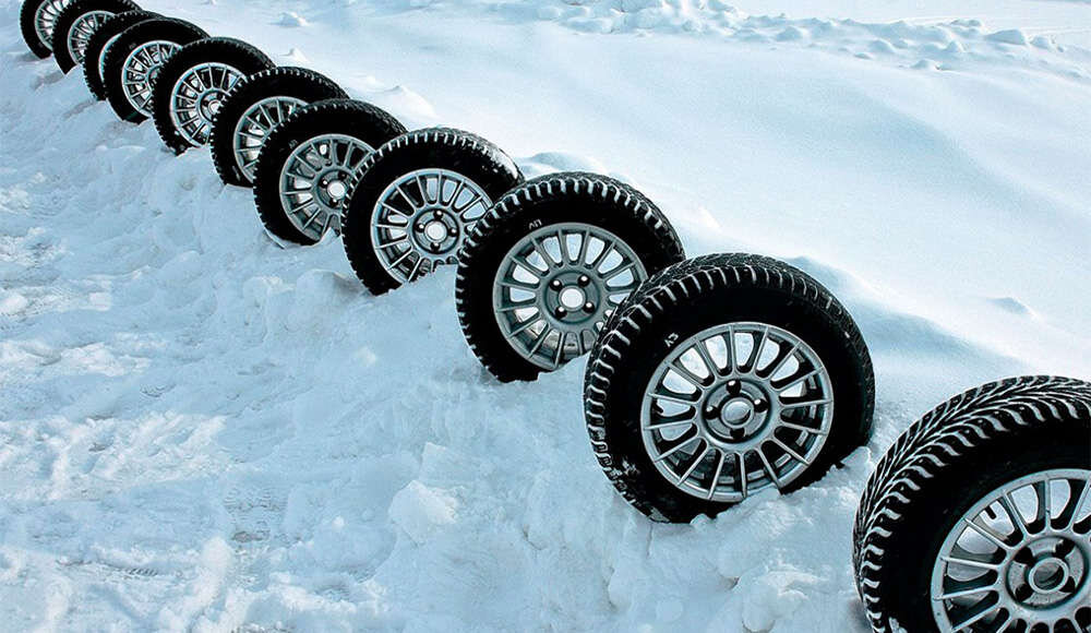 Шипованные шины предназначены для максимального сцепления на льду и снегу, а потому являются отличным выбором для северных регионов с суровыми зимами.
