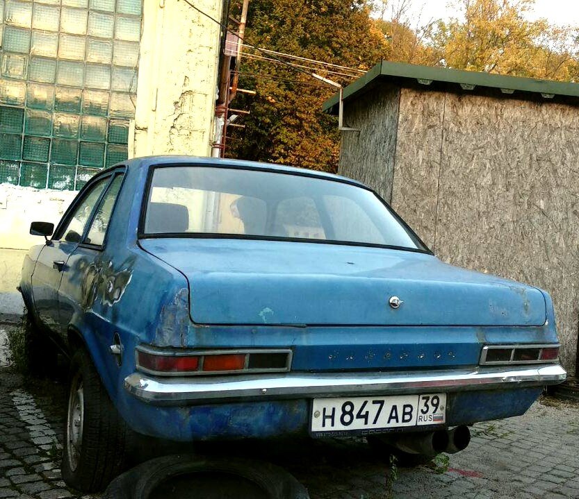 Vauxhall Viva, уже несколько лет в таком состоянии. При желании вы можете его купить за приемлимые деньги.