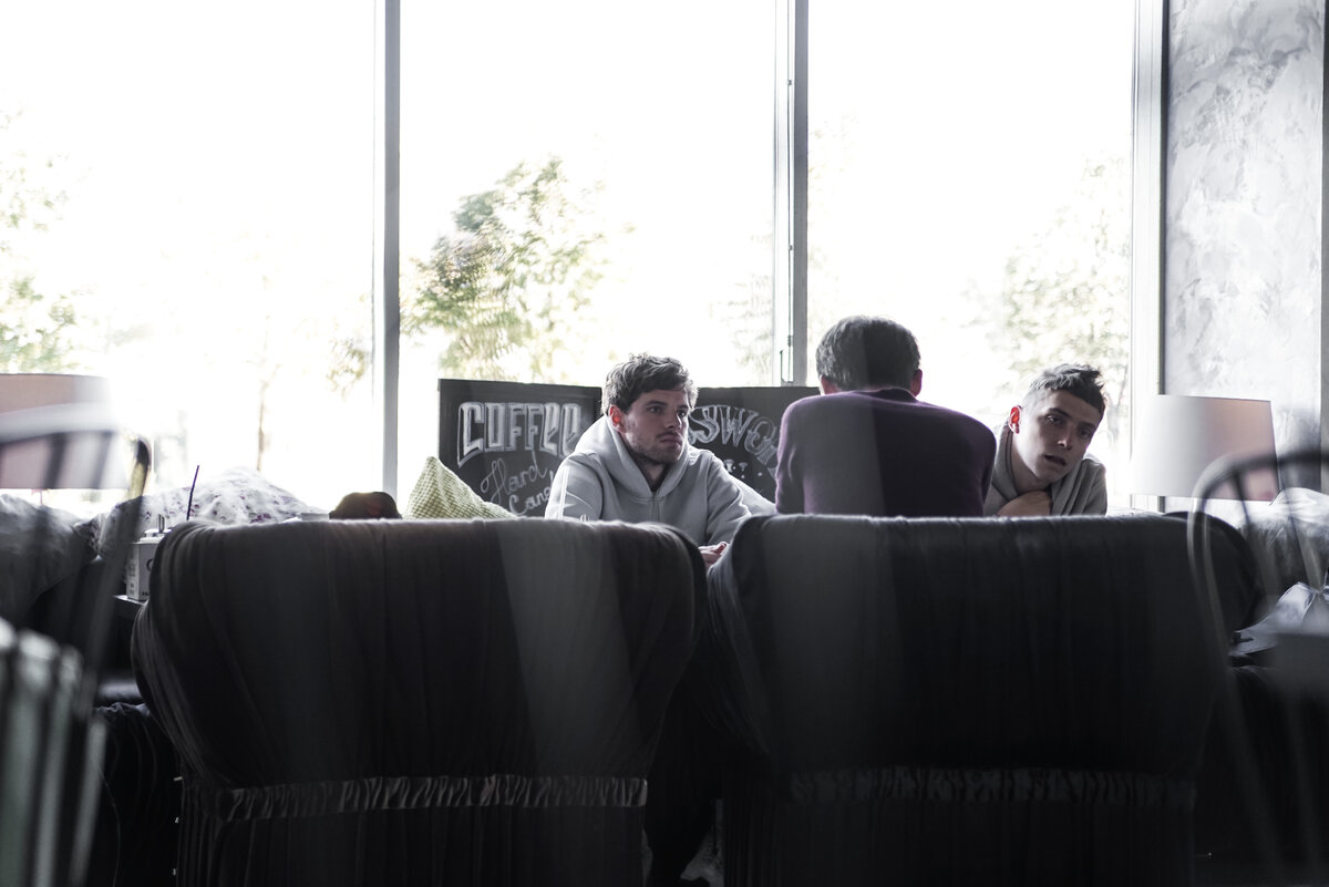 режисер фильма "Кислота": Александр Горчилин 
главный актер: Филипп Авдеев
фотограф: Агафонова Дарья