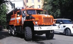 На самом деле сегодня проводится проверка на предмет способности главного управления МЧС управлять гражданской обороной, способность думать когда проводится какие либо мероприятия, способность реагировать на изменившуюся обстановку в стране и учитывать новшества технического прогресса.
Главное управление рекомендовало, услышав звук сирены, населению необходимо включить телевизионные приемники на телеканале «Россия-1», радиоприёмники на волнах «Радио Россия», радио «Маяк» и прослушать сообщение оперативного дежурного гражданской обороны Брянской области.
Такие рекомендации существовали еще лет 25 назад, когда у населения из средств получения информации были телевизоры с 2-3 программами и радио с аналогичным количеством программ.