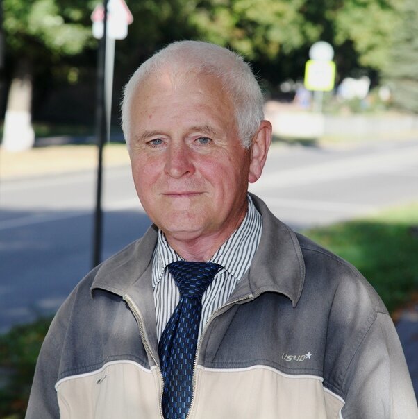 Геннадия Ивановича Коваленко многие балтийцы знают как первоклассного специалиста по ремонту и обслуживанию корабельных приборов и средств связи. Вот уже больше 30 лет он занимается любимым делом и считает, что в этом его большое счастье – быть верным своему призванию.