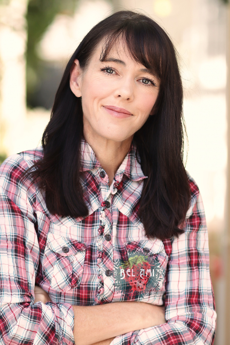 Уже готовлю пост сравнение, в котором я перекрасила эту девушку в цвета которые омолаживают