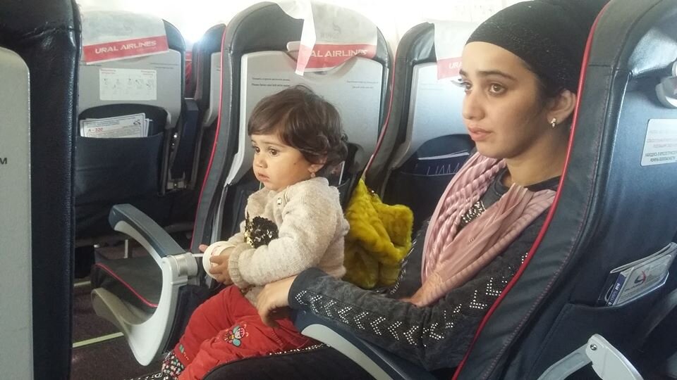 Малышка Зайнаб летит в Россию, к папе.
