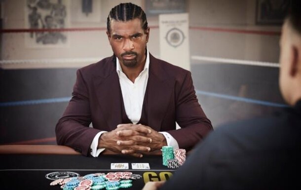 Боксер Дэвид Хэй играет в покер