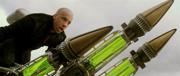 Три икса 2002. Три икса боевик США 2002. Оружие в фильме три икса. Три икса фильм 1 часть