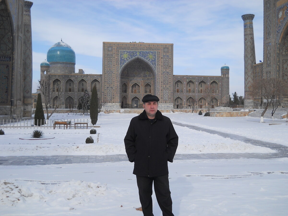 Я на площади Регистан в Самарканде январь 2013 года. Пришел на место где 20  лет назад водил экскурсии