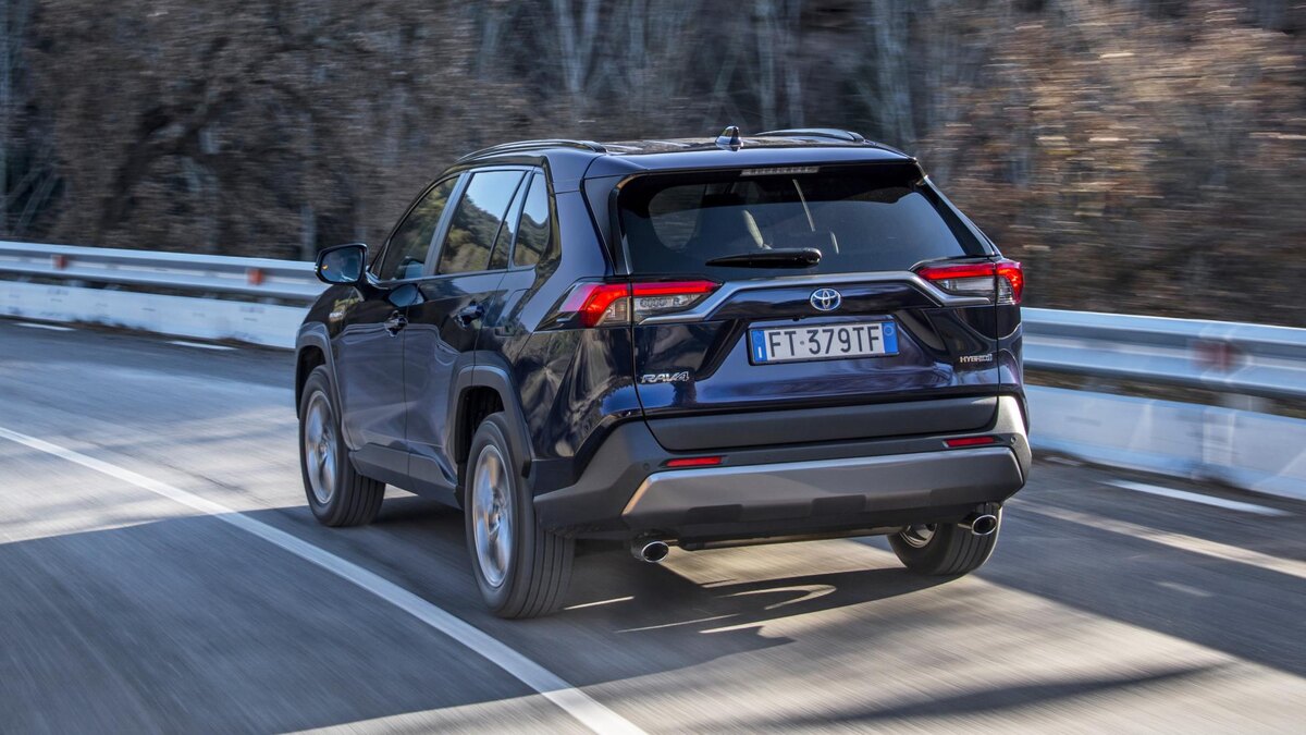 Его дизайн - все о гранях и складках восьмиугольников, и он более подтянут, чем последние Lexus или C-HR. Никто этого уже не боится, но в тоже время вы найдете интересные и отличительные детали, если посмотрите.
