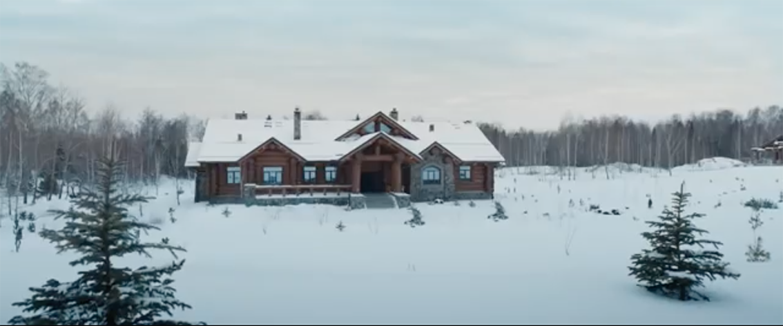 Как я стал русским дом. Дом из фильма как я стал русским. Дом из фильма я русский. Как я стал русским дом бревенчатый из фильма. Дом в Поздняково из фильма как.