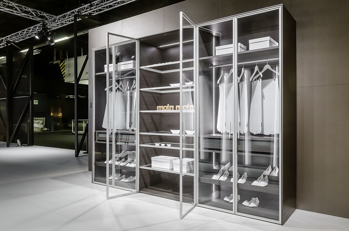 Шкаф с RPS-системой raumplus (распашные двери, наполнение дверей стекло).