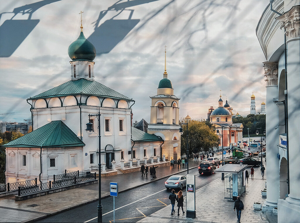 Ул варварка церкви. Храм Максима Блаженного в Москве. Храм Максима Блаженного на Варварке. Церковь Максима Блаженного в Зарядье. Зарядье, Москва, улица Варварка, 6, стр. 1.