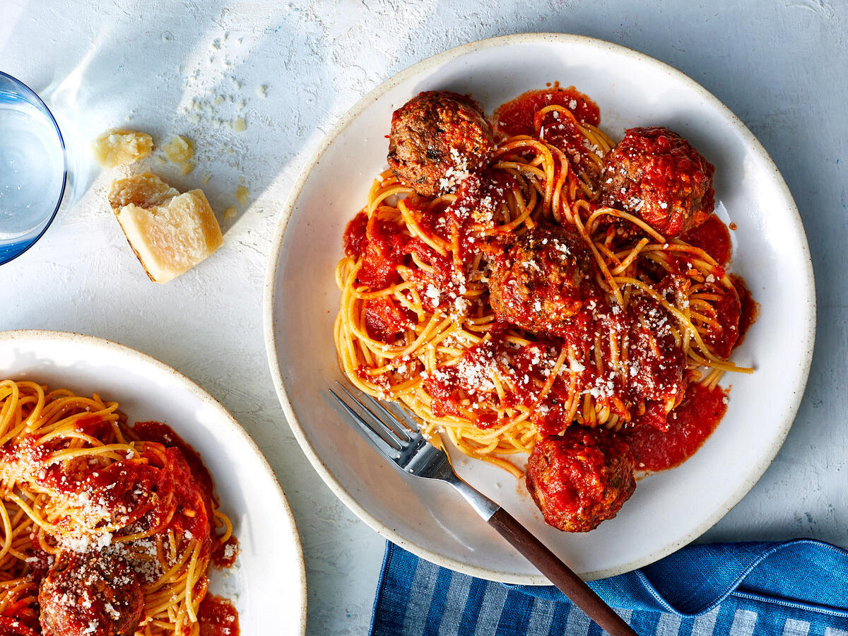 Фрикадельки в томатном соусе на сковороде рецепт с фото пошагово со спагетти