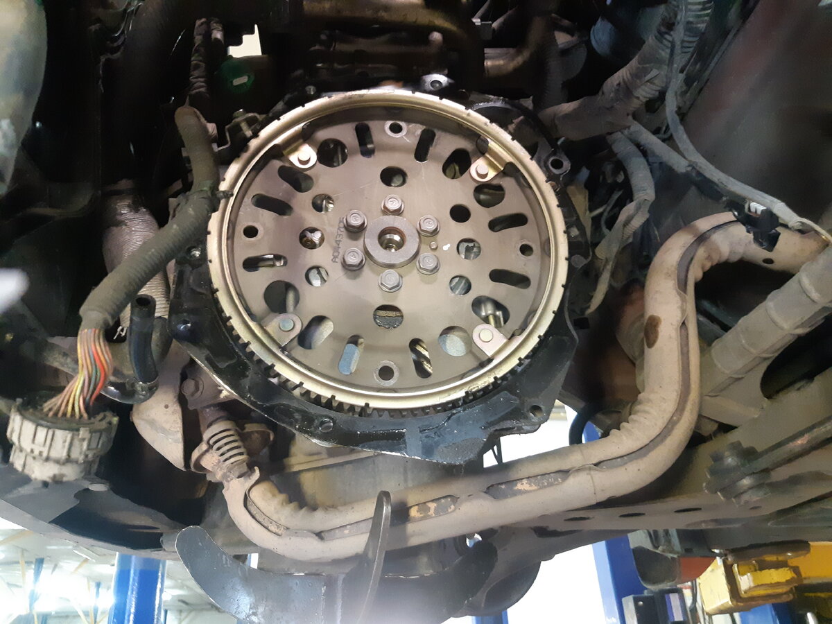 Nissan Cube со снятой CVT