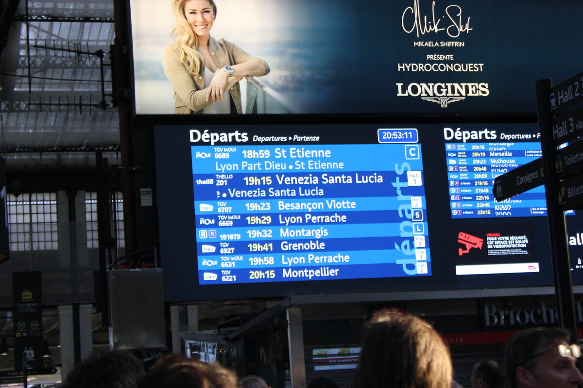Лионский вокзал. Информационное табло.