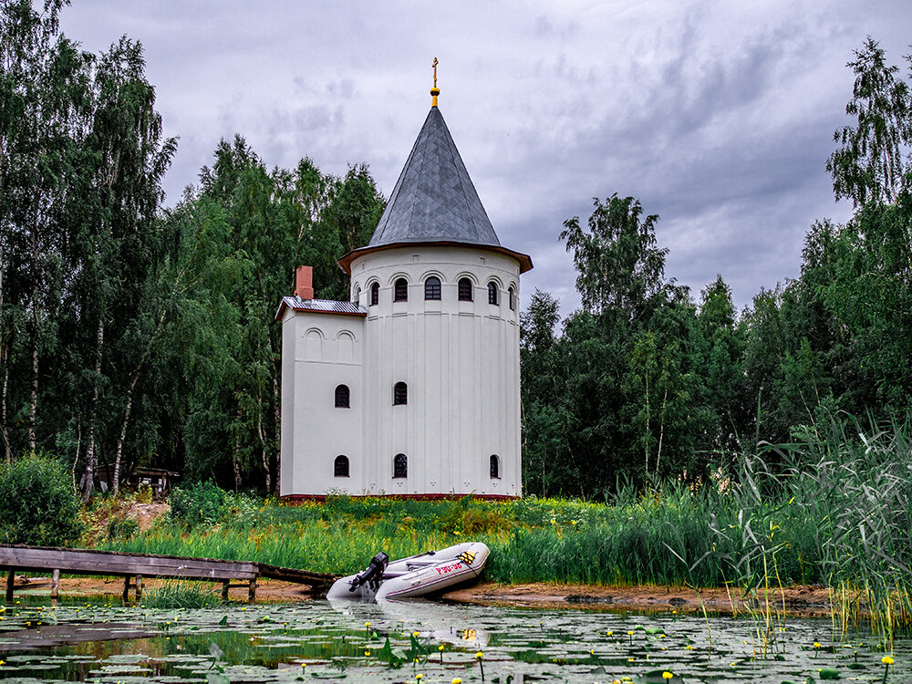Часовня на месте бывшего Троицкого Макарьева монастыря, Калязин, Тверская область.