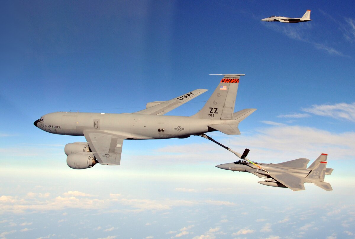 Источник фото: https://ru.tokkoro.com/1404466-boeing-kc-135-stratotanker.html