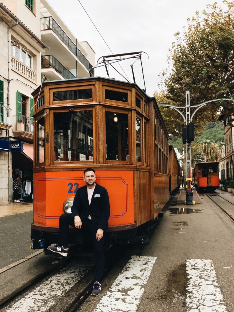  Это я. Константин Кузьмин. Автор канал . Посетил 26 стран мира и более 100 городов. Пишу про путешествия, людей, красивые места и цены! Пишу только про то, что сам видел, пробовал, чувствовал! Подписывайся, пока это не стало модным!