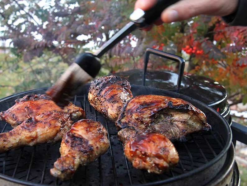 С походным грилем Velocity Grill можно вскипятить чайник, сварить уху, приготовить стейк или яичницу, а также поджарить только что разделанную рыбу.