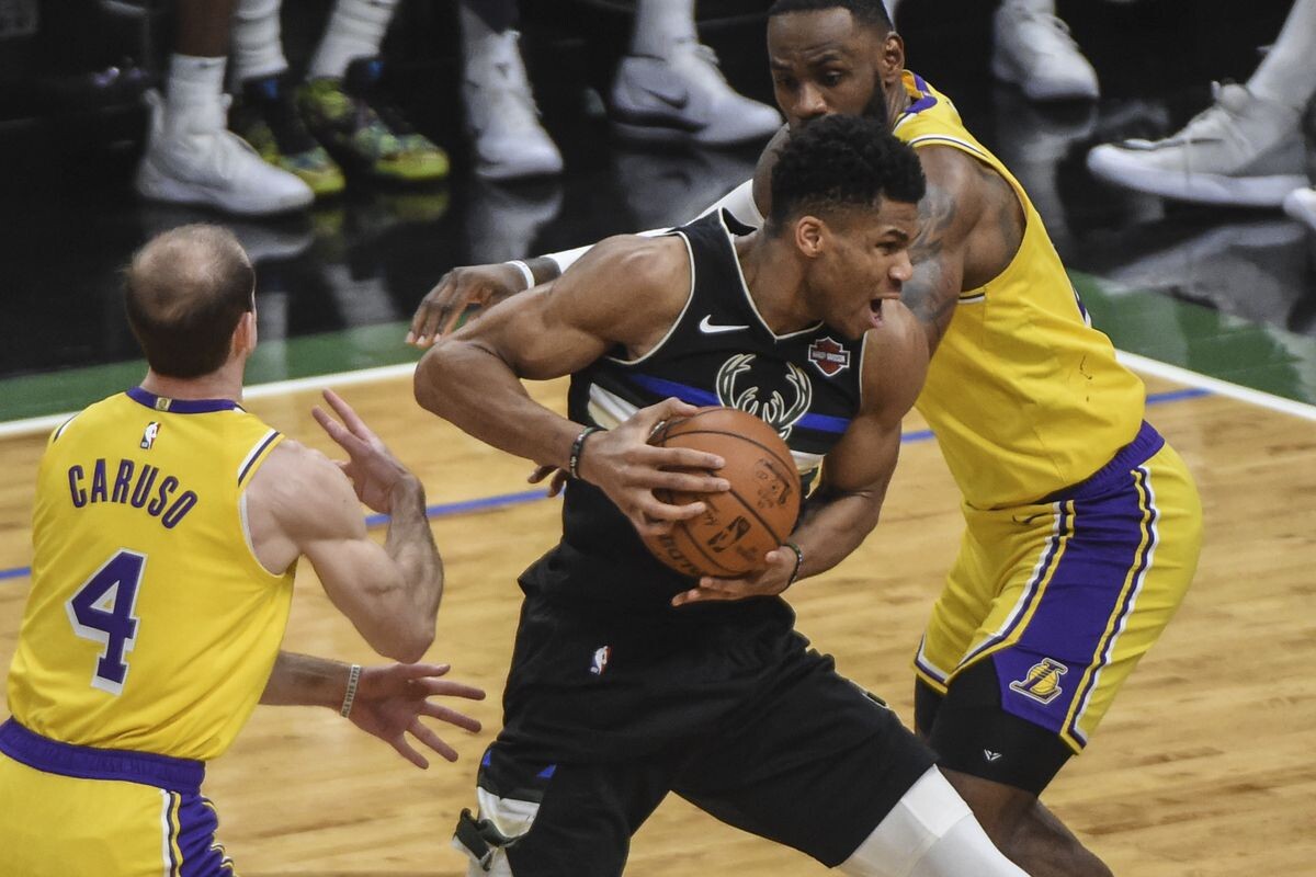 Матч двух лидеров конференций «Милуоки» и «Лейкерс» (111:104) собрал у экранов 2,8 миллионов зрителей. Это самая рейтинговая игра регулярного чемпионата за последние два года