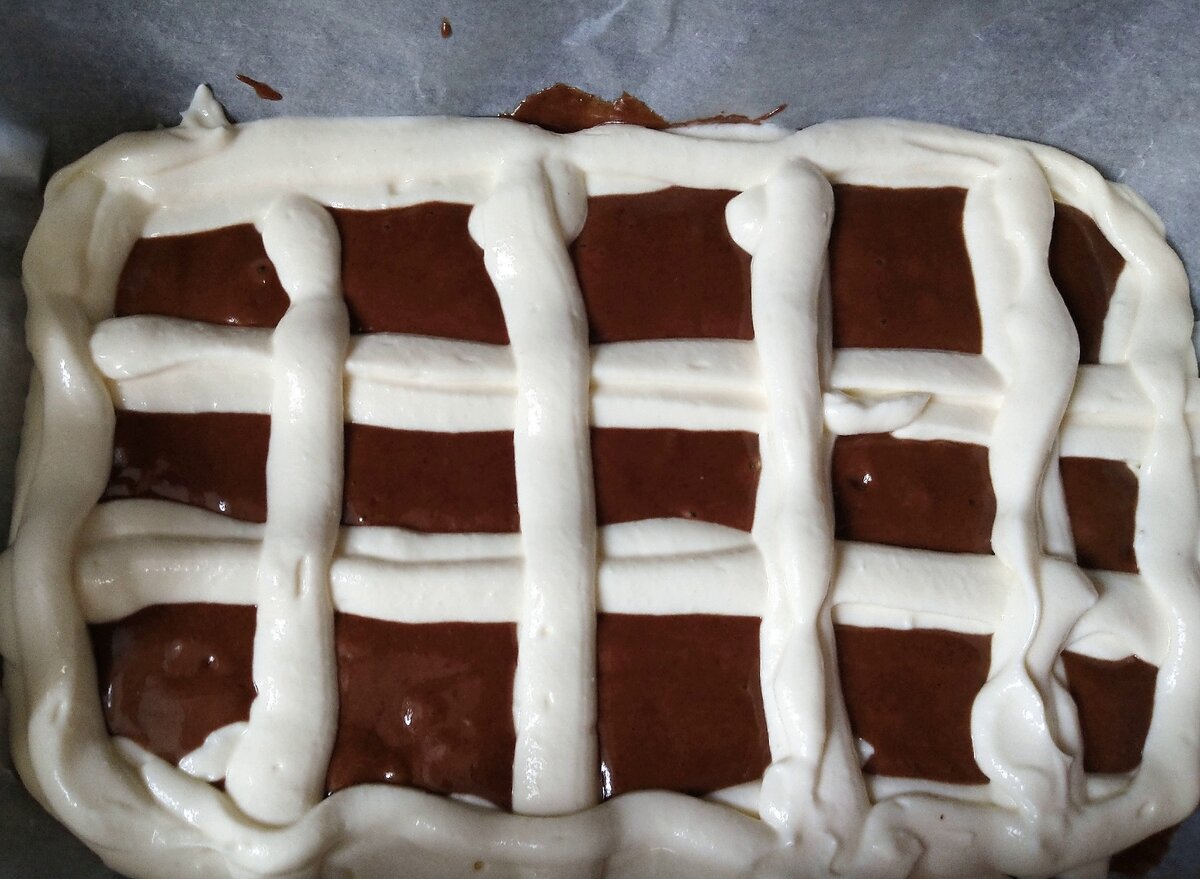 Рецепт стеганый пирог. Пирог с шоколадом из дрожжевого теста. Узоры на пирожках. Как делать узоры на пирогах. Что можно сделать из готового шоколадного теста.